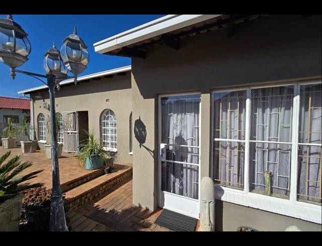 3 BEDROOM HOUSE FOR SALE IN SUIDEROORD
